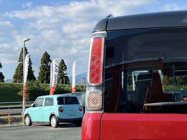 スペーシアギア ハイブリッドＸＺ　ターボ　禁煙　ツートン　社外フルセグナビ／Ｂｌｕｅｔｏｏｔｈ　両側電動スライドドア　セーフティサポート　ＬＥＤヘッド　革巻きステア　アームレスト　シートヒーター　スマートキー　Ｐスタート（52枚目）