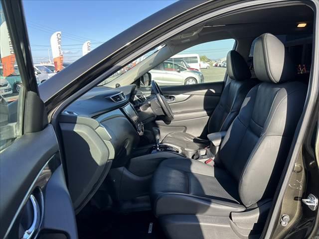 エクストレイル ２０Ｘ　エマージェンシーブレーキパッケージ　パノラミックガラスルーフ　純正８インチナビ／フルセグ／ＤＶＤ／ＢＴ　ＬＥＤヘッドライト　ルーフレール　エマブレ　Ａライト　インテリキー　Ｐスタート　ＥＴＣ　シートヒーター　Ａストップ　シートリフター（17枚目）