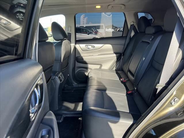 エクストレイル ２０Ｘ　エマージェンシーブレーキパッケージ　パノラミックガラスルーフ　純正８インチナビ／フルセグ／ＤＶＤ／ＢＴ　ＬＥＤヘッドライト　ルーフレール　エマブレ　Ａライト　インテリキー　Ｐスタート　ＥＴＣ　シートヒーター　Ａストップ　シートリフター（19枚目）