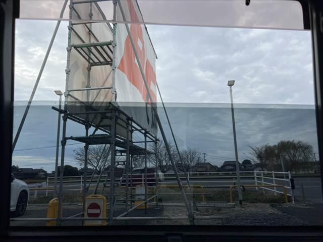 トール Ｇ　ＳＡＩＩ　車検整備付　禁煙　９インチフルセグナビ／Ｂｌｕｅｔｏｏｔｈ　バックカメラ　スマアシ２　ステリモ　アームレスト　スマートキー　後席サンシェード　クルコン　ＥＴＣ　Ｐスタート　バイザー　ＣＤ／ＤＶＤ（24枚目）