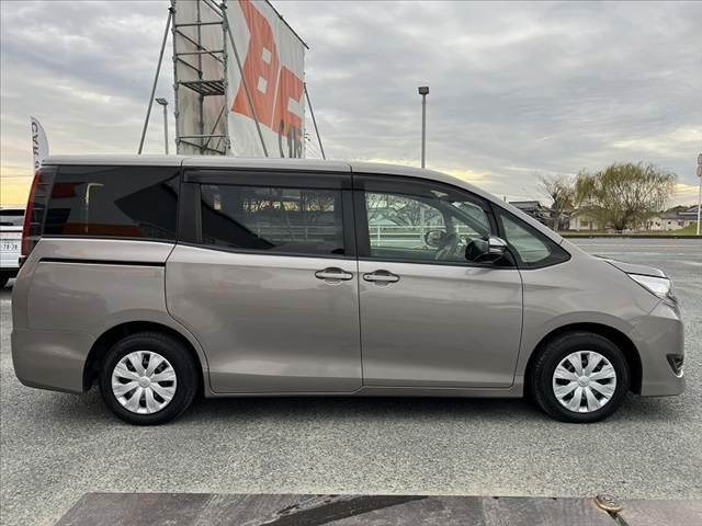 ノア Ｘ　車検整備付　後期　セーフティセンス　両電スラ　クリアランスソナー／マルチインフォメーションディスプレイ　クルーズコントロール　サイドリフトアップシート　電格ミラー　ステリモ　リモコンキー（12枚目）