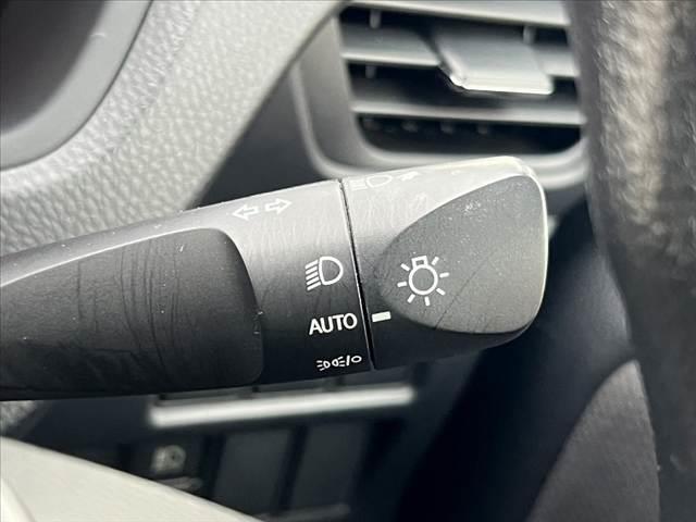 ノア Ｘ　車検整備付　後期　セーフティセンス　両電スラ　クリアランスソナー／マルチインフォメーションディスプレイ　クルーズコントロール　サイドリフトアップシート　電格ミラー　ステリモ　リモコンキー（31枚目）