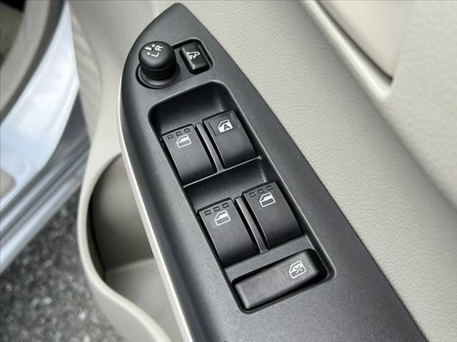 パッソ X S 車検整備付 SA2 アイドリングストップ キーレス 電格ミラー スペアキー 横滑り防止機能 オーディオ アクセサリーソケット バニティミラー アームレスト フロアマット サイドバイザー 一体加倒シート(6枚目)