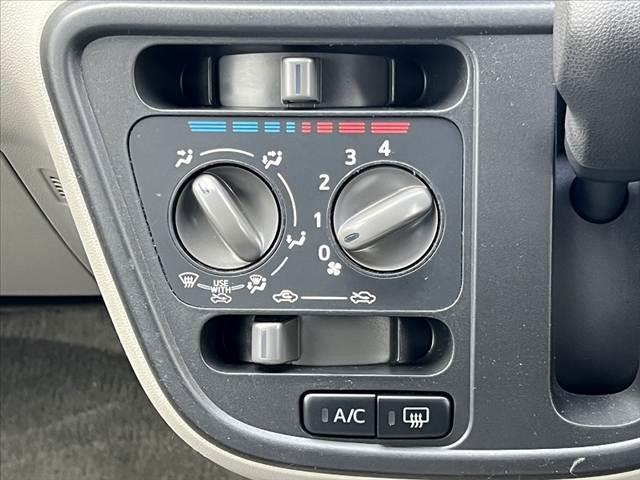 パッソ X S 車検整備付 SA2 アイドリングストップ キーレス 電格ミラー スペアキー 横滑り防止機能 オーディオ アクセサリーソケット バニティミラー アームレスト フロアマット サイドバイザー 一体加倒シート(7枚目)