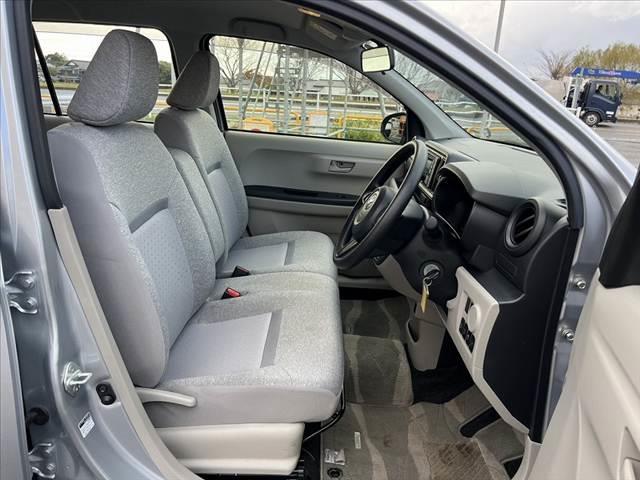 パッソ X S 車検整備付 SA2 アイドリングストップ キーレス 電格ミラー スペアキー 横滑り防止機能 オーディオ アクセサリーソケット バニティミラー アームレスト フロアマット サイドバイザー 一体加倒シート(16枚目)