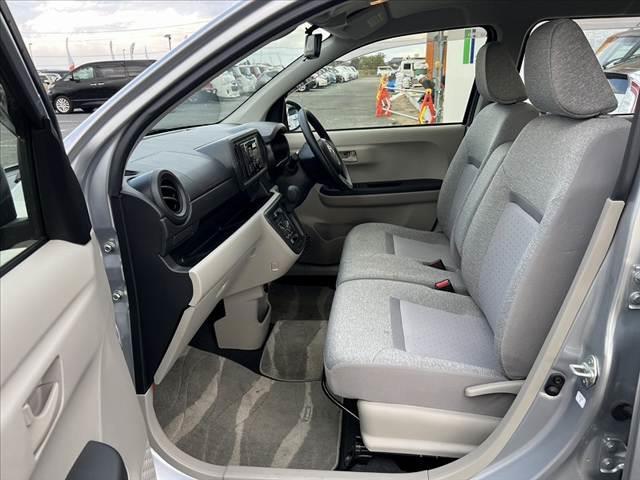 パッソ X S 車検整備付 SA2 アイドリングストップ キーレス 電格ミラー スペアキー 横滑り防止機能 オーディオ アクセサリーソケット バニティミラー アームレスト フロアマット サイドバイザー 一体加倒シート(17枚目)