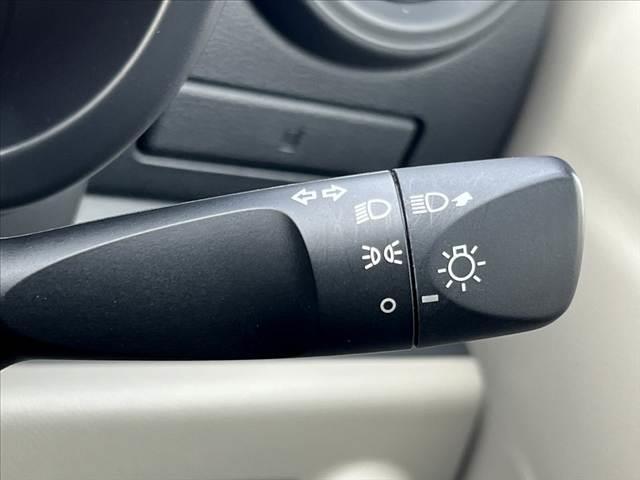 パッソ X S 車検整備付 SA2 アイドリングストップ キーレス 電格ミラー スペアキー 横滑り防止機能 オーディオ アクセサリーソケット バニティミラー アームレスト フロアマット サイドバイザー 一体加倒シート(26枚目)