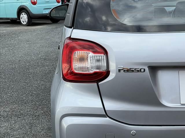 パッソ X S 車検整備付 SA2 アイドリングストップ キーレス 電格ミラー スペアキー 横滑り防止機能 オーディオ アクセサリーソケット バニティミラー アームレスト フロアマット サイドバイザー 一体加倒シート(36枚目)