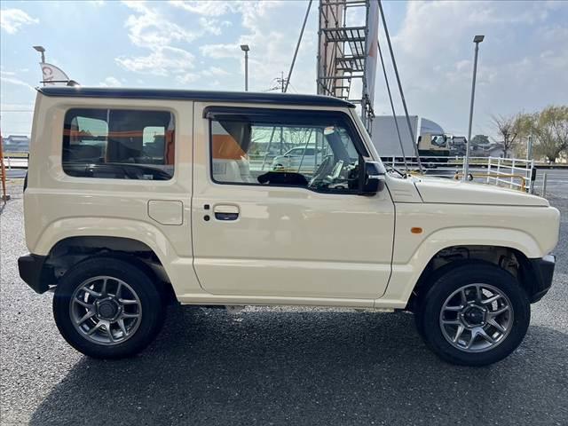 ジムニー ＸＣ　車検整備付　禁煙　中期　８型ナビ　セーフティーサポート　バックカメラ　Ｂｌｕｅｔｏｏｔｈ　フルセグ　シートヒーター　スマートキー×２　クルコン　ターボ　アイドリングストップ　ＡＢＳ　ステリモ（12枚目）