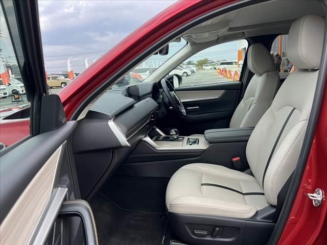 ＣＸ－６０ ２５Ｓ　Ｌパッケージ　車検整備付　パノラマルーフ　ＢＯＳＥサウンド　純正ディスプレイオーディオ＋ナビ／ＢＴ／フルセグＴＶ　３６０度ビューモニター　ワイヤレス充電　ＨＤＭＩ　パワーバックドア　レーダークルーズ（17枚目）