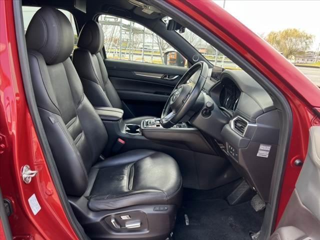 CX-8 XD Lパッケージ 禁煙 6人 純正マツダコネクトナビ 全方位 BOSEサウンドシステム 後席フリップダウンM レーダークルーズ LEDヘッド 革巻きステア ステリモ スマートキー 革シート サンシェード Pバックドア(16枚目)