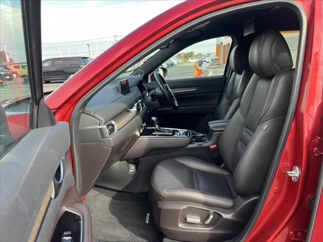 CX-8 XD Lパッケージ 禁煙 6人 純正マツダコネクトナビ 全方位 BOSEサウンドシステム 後席フリップダウンM レーダークルーズ LEDヘッド 革巻きステア ステリモ スマートキー 革シート サンシェード Pバックドア(17枚目)