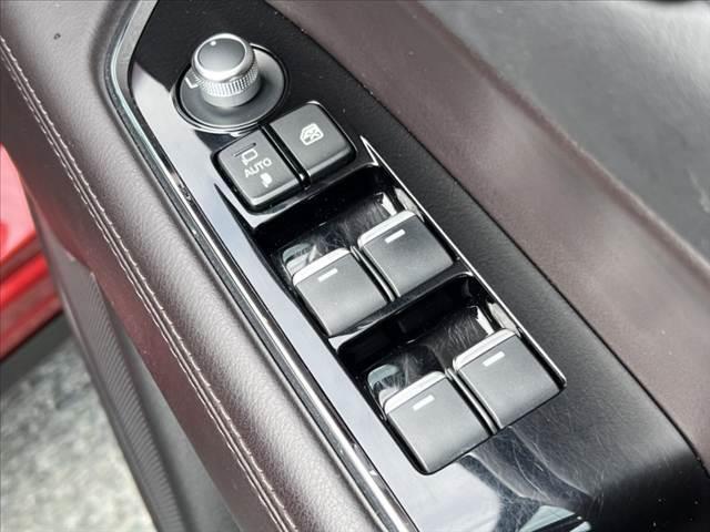 CX-8 XD Lパッケージ 禁煙 6人 純正マツダコネクトナビ 全方位 BOSEサウンドシステム 後席フリップダウンM レーダークルーズ LEDヘッド 革巻きステア ステリモ スマートキー 革シート サンシェード Pバックドア(30枚目)