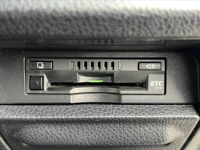 エスクァイア Gi 後期 禁煙 フリップダウンM 9インチナビ/Bluetooth バックカメラ セーフティセンス クルコン 両側電動スライドドア 合皮シート 快適温熱シート スマートキー LED 革巻きステア(30枚目)