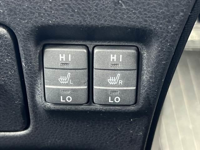 エスクァイア Gi 後期 禁煙 フリップダウンM 9インチナビ/Bluetooth バックカメラ セーフティセンス クルコン 両側電動スライドドア 合皮シート 快適温熱シート スマートキー LED 革巻きステア(41枚目)