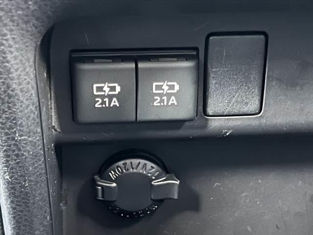 エスクァイア Gi 後期 禁煙 フリップダウンM 9インチナビ/Bluetooth バックカメラ セーフティセンス クルコン 両側電動スライドドア 合皮シート 快適温熱シート スマートキー LED 革巻きステア(42枚目)