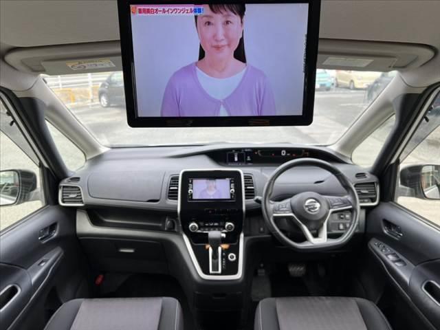 セレナ 　車検整備付　禁煙　純正フルセグナビ／Ｂｌｕｅｔｏｏｔｈ　Ｂカメラ　フリップダウンＭ　電動スライドドア　エマブレ　クルコン　電格ミラー　スマートキー　Ｐスタート　革巻きステア　アームレスト　サンシェード（2枚目）