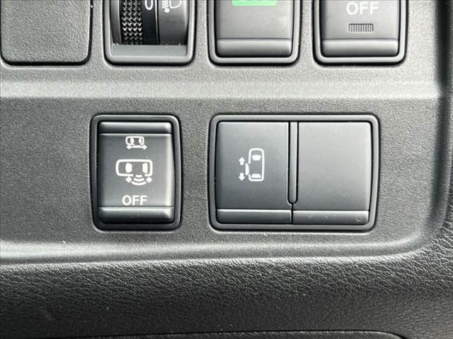 セレナ 　車検整備付　禁煙　純正フルセグナビ／Ｂｌｕｅｔｏｏｔｈ　Ｂカメラ　フリップダウンＭ　電動スライドドア　エマブレ　クルコン　電格ミラー　スマートキー　Ｐスタート　革巻きステア　アームレスト　サンシェード（4枚目）