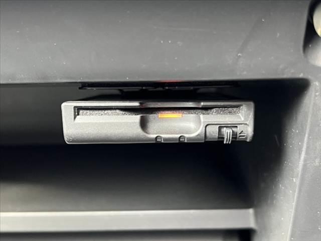 セレナ 　車検整備付　禁煙　純正フルセグナビ／Ｂｌｕｅｔｏｏｔｈ　Ｂカメラ　フリップダウンＭ　電動スライドドア　エマブレ　クルコン　電格ミラー　スマートキー　Ｐスタート　革巻きステア　アームレスト　サンシェード（6枚目）