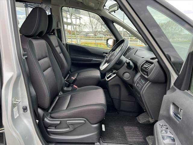 セレナ 　車検整備付　禁煙　純正フルセグナビ／Ｂｌｕｅｔｏｏｔｈ　Ｂカメラ　フリップダウンＭ　電動スライドドア　エマブレ　クルコン　電格ミラー　スマートキー　Ｐスタート　革巻きステア　アームレスト　サンシェード（16枚目）