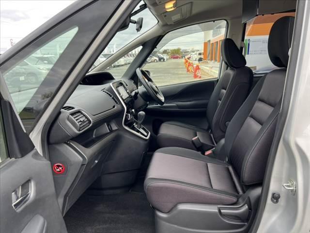 セレナ 　車検整備付　禁煙　純正フルセグナビ／Ｂｌｕｅｔｏｏｔｈ　Ｂカメラ　フリップダウンＭ　電動スライドドア　エマブレ　クルコン　電格ミラー　スマートキー　Ｐスタート　革巻きステア　アームレスト　サンシェード（17枚目）