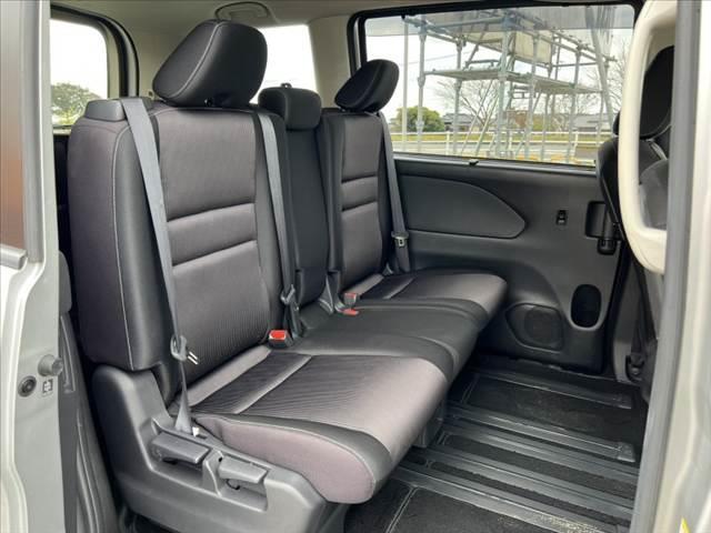セレナ 　車検整備付　禁煙　純正フルセグナビ／Ｂｌｕｅｔｏｏｔｈ　Ｂカメラ　フリップダウンＭ　電動スライドドア　エマブレ　クルコン　電格ミラー　スマートキー　Ｐスタート　革巻きステア　アームレスト　サンシェード（18枚目）