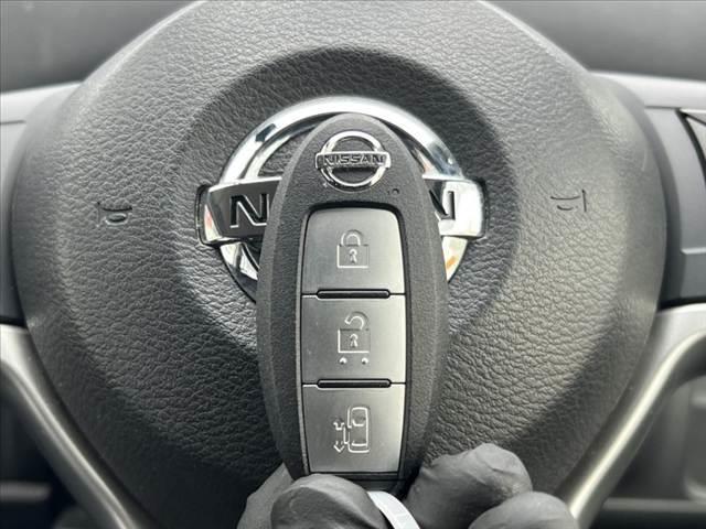 セレナ 　車検整備付　禁煙　純正フルセグナビ／Ｂｌｕｅｔｏｏｔｈ　Ｂカメラ　フリップダウンＭ　電動スライドドア　エマブレ　クルコン　電格ミラー　スマートキー　Ｐスタート　革巻きステア　アームレスト　サンシェード（43枚目）