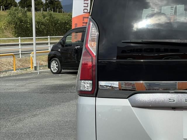 セレナ 　車検整備付　禁煙　純正フルセグナビ／Ｂｌｕｅｔｏｏｔｈ　Ｂカメラ　フリップダウンＭ　電動スライドドア　エマブレ　クルコン　電格ミラー　スマートキー　Ｐスタート　革巻きステア　アームレスト　サンシェード（51枚目）