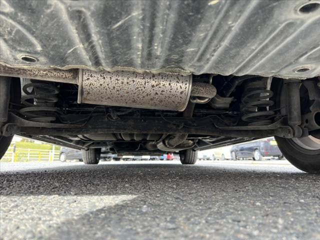 セレナ 　車検整備付　禁煙　純正フルセグナビ／Ｂｌｕｅｔｏｏｔｈ　Ｂカメラ　フリップダウンＭ　電動スライドドア　エマブレ　クルコン　電格ミラー　スマートキー　Ｐスタート　革巻きステア　アームレスト　サンシェード（60枚目）