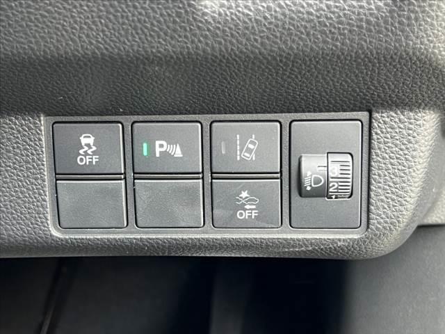 N-WGNカスタム L・ターボホンダセンシング 禁煙 リアワイドカメラ 衝突軽減ブレーキ 後方誤発進抑制 電動格納ミラー ステリモ レーダークルーズ 革巻きステア シートヒーター スマートキー Pスタート Aストップ LEDヘッド(3枚目)