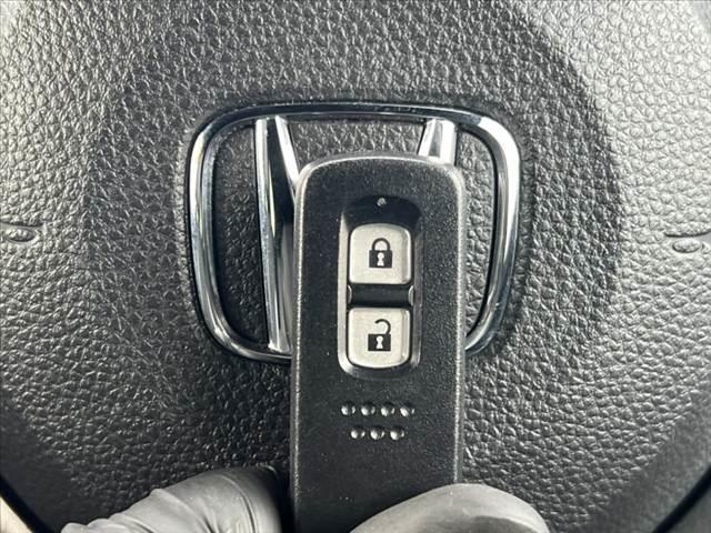 N-WGNカスタム L・ターボホンダセンシング 禁煙 リアワイドカメラ 衝突軽減ブレーキ 後方誤発進抑制 電動格納ミラー ステリモ レーダークルーズ 革巻きステア シートヒーター スマートキー Pスタート Aストップ LEDヘッド(41枚目)