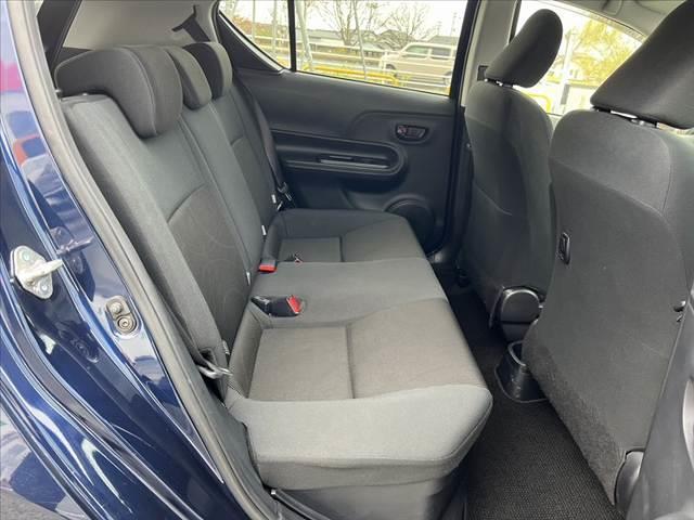 アクア Ｓスタイルブラック　中期　車検整備付　禁煙　ナビ／ＴＶ／Ｂｌｕｅｔｏｏｔｈ　Ｂモニター　セーフティセンス　シートヒーター　横滑り防止　電格ミラー　スマートキー　プッシュスタート　ＥＴＣ　車線逸脱（18枚目）