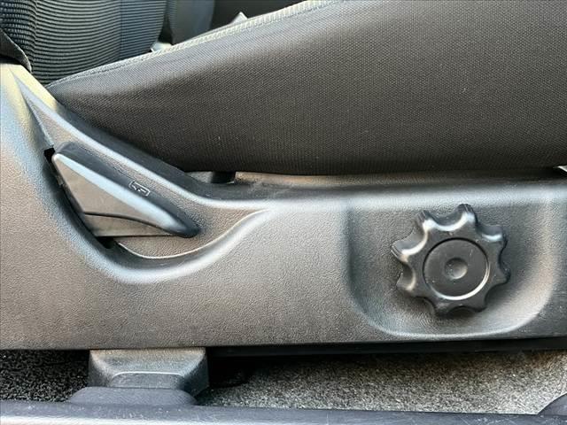 キックス ＲＸ　４ＷＤ　車検整備付　ターボ　社外ナビ／Ｂｌｕｅｔｏｏｔｈ／フルセグＴＶ／ＤＶＤ　ＥＴＣ　運転席シートヒーター　１５インチ純正アルミ　電動格納ミラー　フォグランプ　シートリフター　リモコンキー（4枚目）