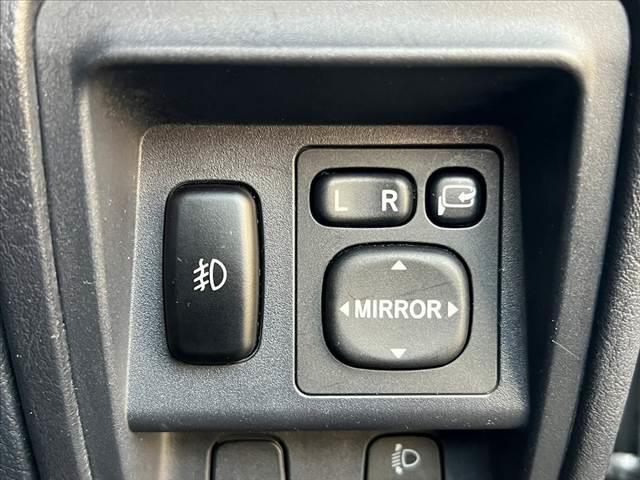キックス ＲＸ　４ＷＤ　車検整備付　ターボ　社外ナビ／Ｂｌｕｅｔｏｏｔｈ／フルセグＴＶ／ＤＶＤ　ＥＴＣ　運転席シートヒーター　１５インチ純正アルミ　電動格納ミラー　フォグランプ　シートリフター　リモコンキー（7枚目）