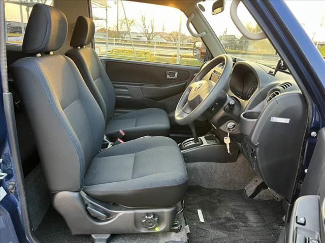 キックス ＲＸ　４ＷＤ　車検整備付　ターボ　社外ナビ／Ｂｌｕｅｔｏｏｔｈ／フルセグＴＶ／ＤＶＤ　ＥＴＣ　運転席シートヒーター　１５インチ純正アルミ　電動格納ミラー　フォグランプ　シートリフター　リモコンキー（16枚目）