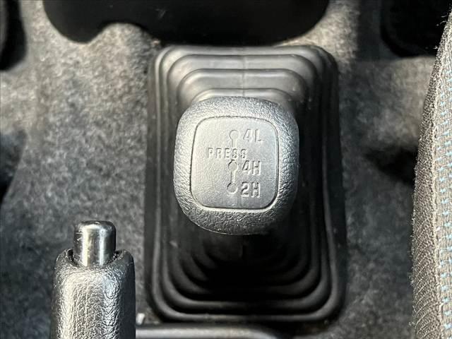 キックス ＲＸ　４ＷＤ　車検整備付　ターボ　社外ナビ／Ｂｌｕｅｔｏｏｔｈ／フルセグＴＶ／ＤＶＤ　ＥＴＣ　運転席シートヒーター　１５インチ純正アルミ　電動格納ミラー　フォグランプ　シートリフター　リモコンキー（29枚目）