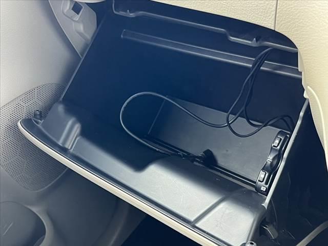 スペーシア Ｘ　社外ナビ／地デジ／ＤＶＤ　電スラ　Ｐスタート　スマートキー　アイドリングストップ　電格ミラー　シートリフター　アクセサリーソケット　ヘッドライトレベライザー　アームレスト（32枚目）