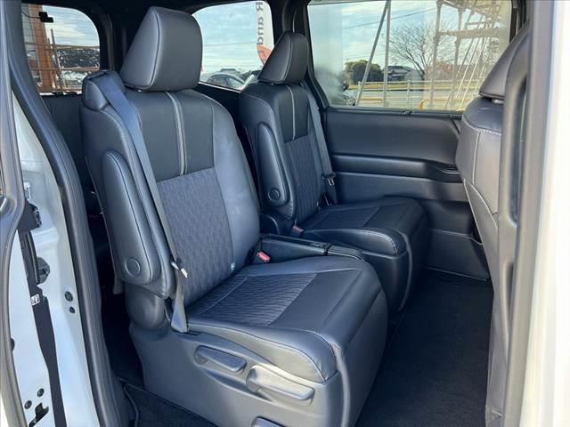 ノア 　モデリスタ　ディスプレイＡプラス　トヨタチームメイト　ブラインドスポットモニター　快適利便パッケージＨｉｇｈ　セーフティセンス　ＥＴＣ２．０　両電スラ　ＬＥＤヘッドライト　オットマン　シートヒーター（17枚目）