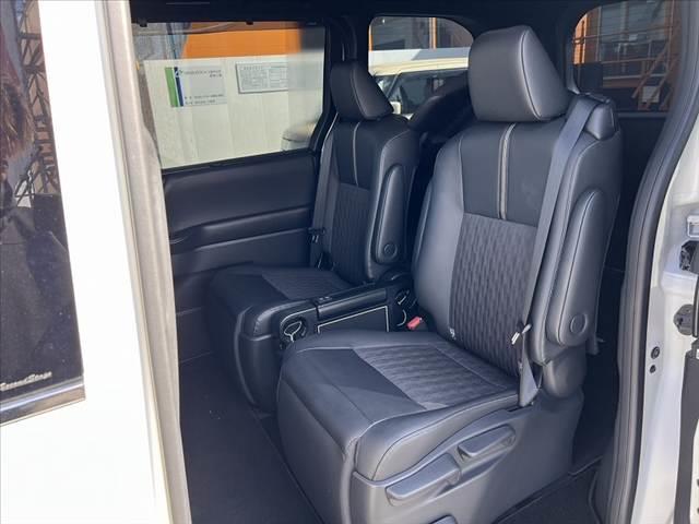 ノア 　モデリスタ　ディスプレイＡプラス　トヨタチームメイト　ブラインドスポットモニター　快適利便パッケージＨｉｇｈ　セーフティセンス　ＥＴＣ２．０　両電スラ　ＬＥＤヘッドライト　オットマン　シートヒーター（18枚目）