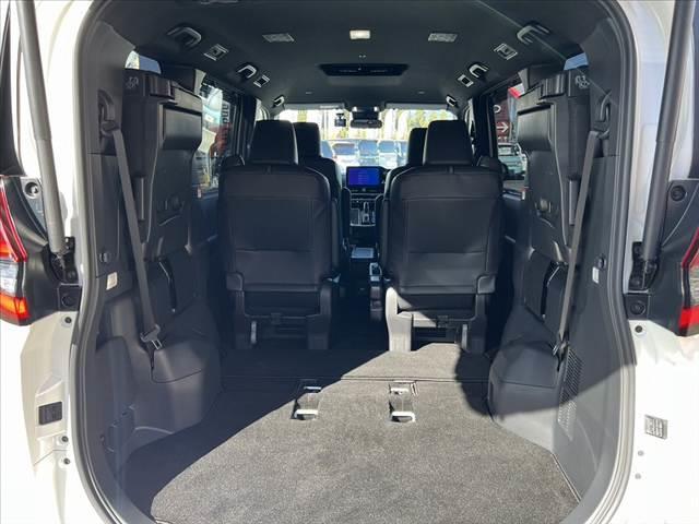 ノア 　モデリスタ　ディスプレイＡプラス　トヨタチームメイト　ブラインドスポットモニター　快適利便パッケージＨｉｇｈ　セーフティセンス　ＥＴＣ２．０　両電スラ　ＬＥＤヘッドライト　オットマン　シートヒーター（19枚目）