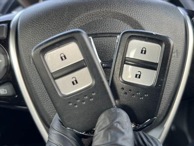 S660 α 後期 禁煙 クルコン Bモニター/センターディスプレイ LEDヘッドライト ETC 純正アルミ スマートキー シートヒーター 衝突軽減ブレーキ 誤発進抑制機能 横滑り防止 ハーフレザーシート マット(30枚目)