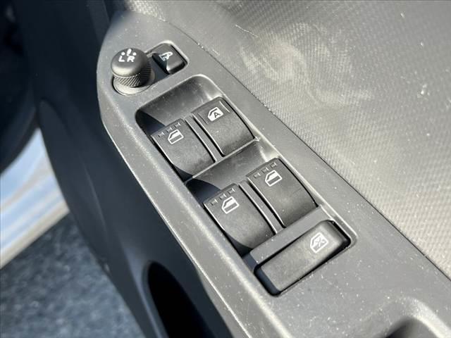 ミライース X SAIII 禁煙 車検整備付 アイドリングストップ コーナーセンサー ラジオ 横滑り防止 オートハイビーム プライバシーガラス 電格ミラー バニティーミラー セキュリティアラーム ヘッドライトレベライザー(25枚目)