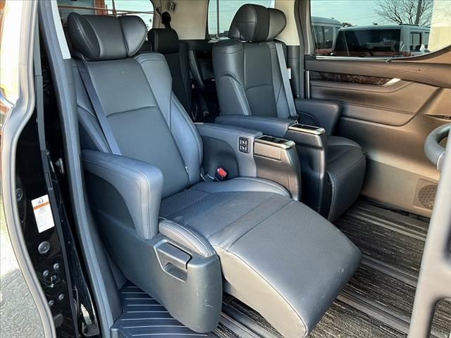 アルファード ２．５Ｓ　Ｃパッケージ　禁煙車　後期　サンルーフ　ＪＢＬ　デジタルインナーミラー　パノラミックビューモニター　１３．３インチフリップダウンモニター　メーカーナビ　セーフティセンス　両側電動スライドドア　ベンチレーション（23枚目）