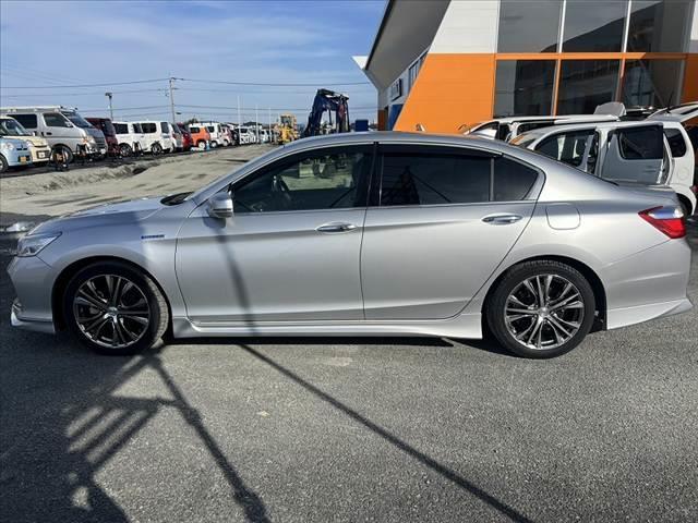 �K���X�R�[�e�B���O�Ȃǂ��s���Ă���܂��B�v���̋Ǝ҂ɂ��A�{�H�ł��̂ł����S���Ă����݂��������B