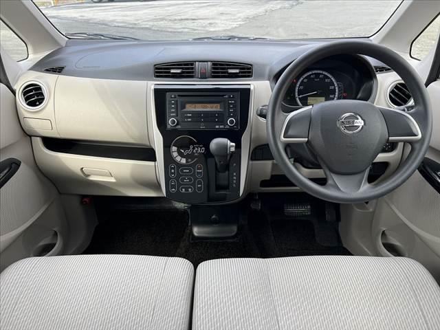 デイズ Ｘ　禁煙　車検整備付　アラウンドビューモニター　スマートキー　電格ミラー　アイドリングストップ　ミラーウィンカー　シートリフター　純正オーディオ／ＣＤ／ラジオ／ＡＵＸ　ベンチシート　アームレスト（2枚目）