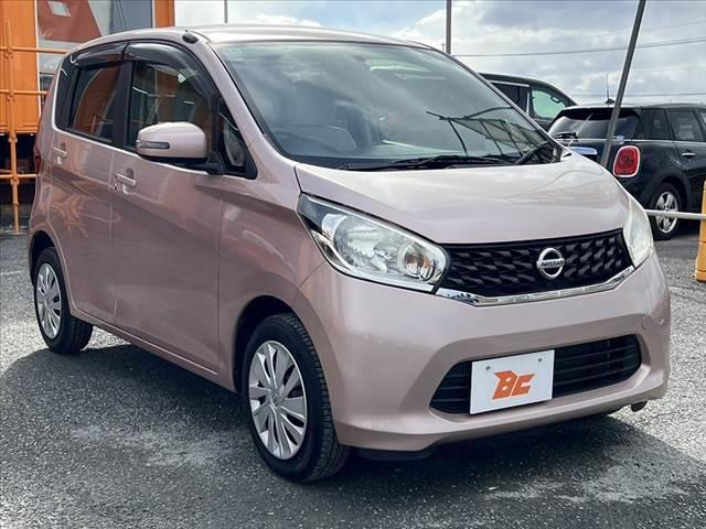 デイズ Ｘ　禁煙　車検整備付　アラウンドビューモニター　スマートキー　電格ミラー　アイドリングストップ　ミラーウィンカー　シートリフター　純正オーディオ／ＣＤ／ラジオ／ＡＵＸ　ベンチシート　アームレスト（10枚目）