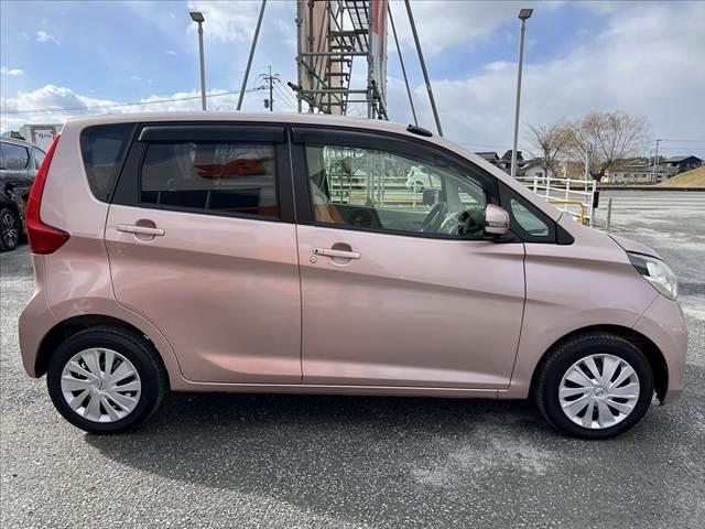 デイズ Ｘ　禁煙　車検整備付　アラウンドビューモニター　スマートキー　電格ミラー　アイドリングストップ　ミラーウィンカー　シートリフター　純正オーディオ／ＣＤ／ラジオ／ＡＵＸ　ベンチシート　アームレスト（12枚目）