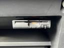 　車検整備付　禁煙　純正フルセグナビ／Ｂｌｕｅｔｏｏｔｈ　Ｂカメラ　フリップダウンＭ　電動スライドドア　エマブレ　クルコン　電格ミラー　スマートキー　Ｐスタート　革巻きステア　アームレスト　サンシェード（45枚目）