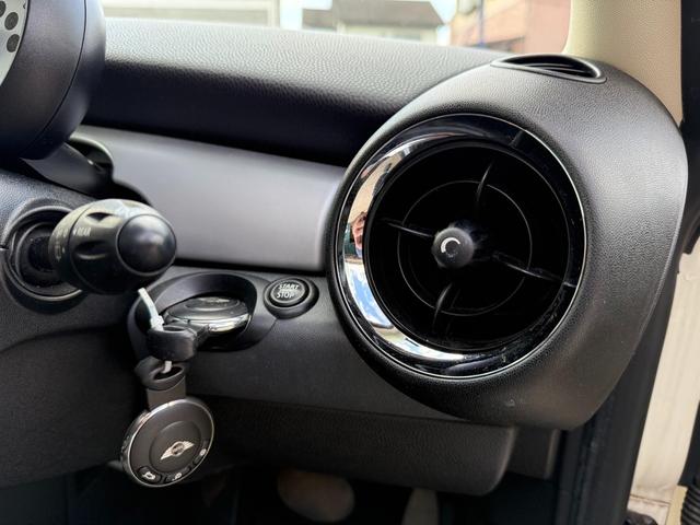 ＭＩＮＩ クーパー　クラブバン　ポータブルナビ　プッシュスタート　スマートキー　アルミホイール　オートエアコン　パワーウィンドウ　パワーステアリング　ＣＤ（10枚目）