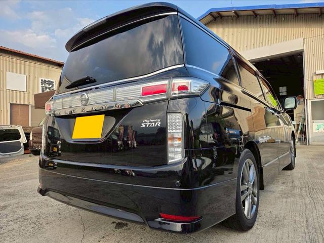 エルグランド ２５０ハイウェイスターアーバンクロム　特別仕様車　フリップダウンモニター　Ｂｌｕｅｔｏｏｔｈ対応ナビ　アラウンドビューモニター　両側パワースライドドア　スマートキー　クルーズコントロール　ＥＴＣ　７人乗り　ステアリングスイッチ　純正アルミ（9枚目）
